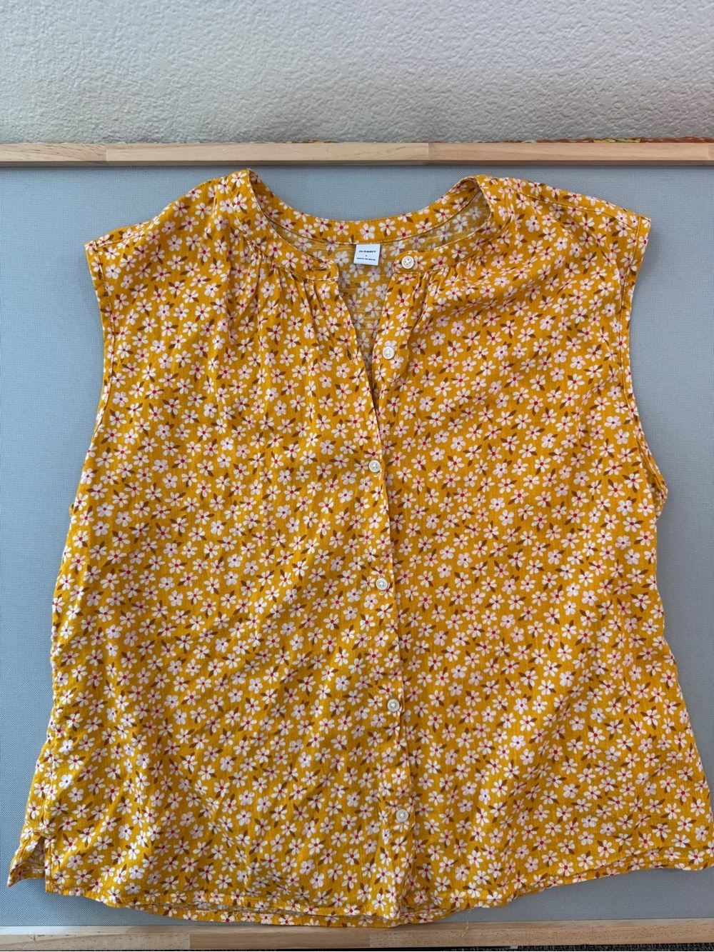 Old Navy Yellow Sleeveless Floral Button-Front Top